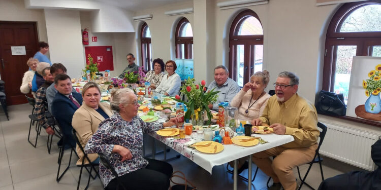 Stalowa Wola: Seniorzy zasiedli do wielkanocnego stołu