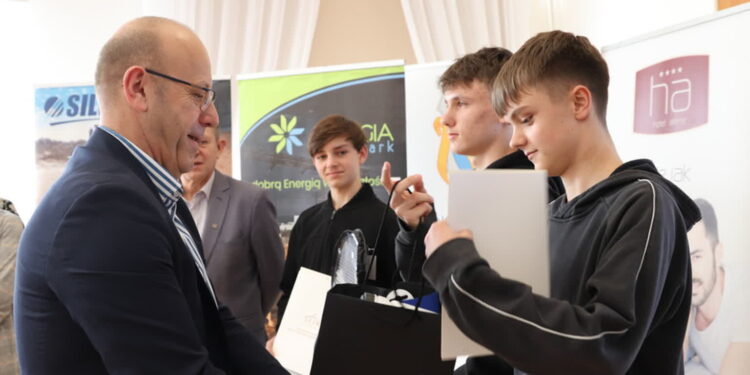 Mielec: Powiatowy Konkurs Wiedzy Technicznej  ELEKTRO-TECH