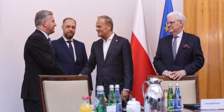 Region:”Chronimy polskie interesy gospodarcze” – spotkanie premiera z branżą motoryzacyjną