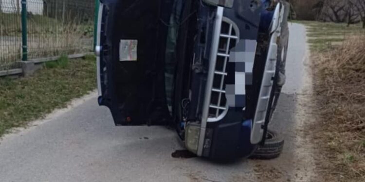 Osiek: Pijany 49-latek rozbił pożyczone auto