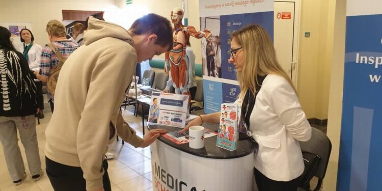 Tarnobrzeg: Moc ofert pracy i nauki w jednym miejscu. Udane targi w PANS.