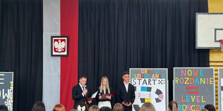 Tarnobrzeg: Maturzyści z „Budowlanki” uroczyście zakończyli naukę