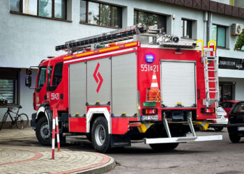 Stalowa Wola: O włos od tragedii! – 1,5-roczne dziecko chodziło po parapecie – AKTUALIZACJA