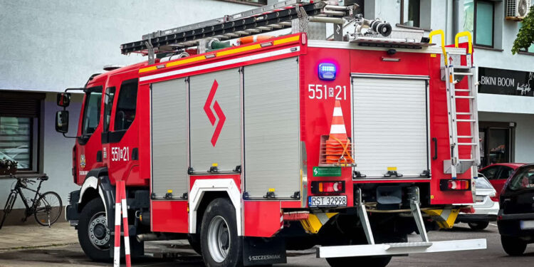 Stalowa Wola: O włos od tragedii! – 1,5-roczne dziecko chodziło po parapecie – AKTUALIZACJA