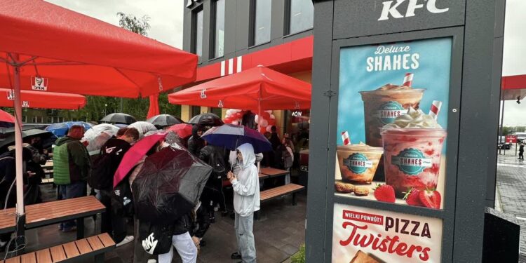 Tarnobrzeg: Kolejki po kurczaka – ruszyła nowa restauracja KFC