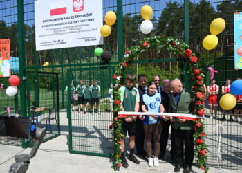 Orlik przy CEZ w Stalowej Woli już otwarty – młodzież cieszy się odnowionym obiektem