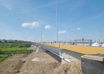 Sandomierz: Nowy most nabiera kształtów