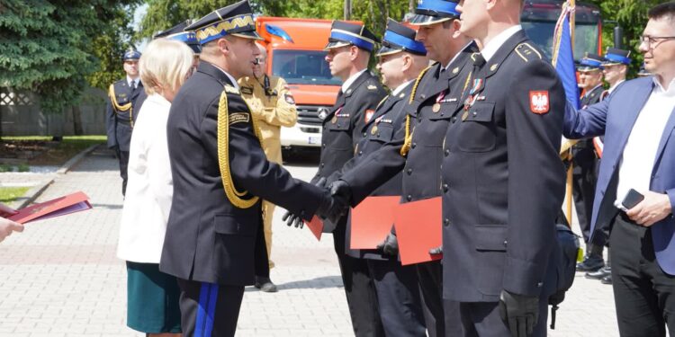 Nisko: Uroczystość z okazji Dnia Strażaka z awansami i wyróżnieniami