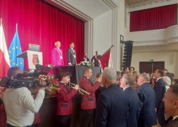 Stalowa Wola: Uroczysta Sesja z okazji 80-lecia praw miejskich i tytuł dla Dionizego Garbacza