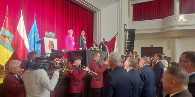 Stalowa Wola: Uroczysta Sesja z okazji 80-lecia praw miejskich i tytuł dla Dionizego Garbacza