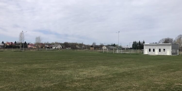 Padew Narodowa: Regeneracja płyty stadionu sportowego