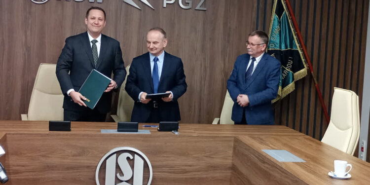 HSW podpisała porozumienie z amerykanami ws skrzyń biegów do wozów bojowych