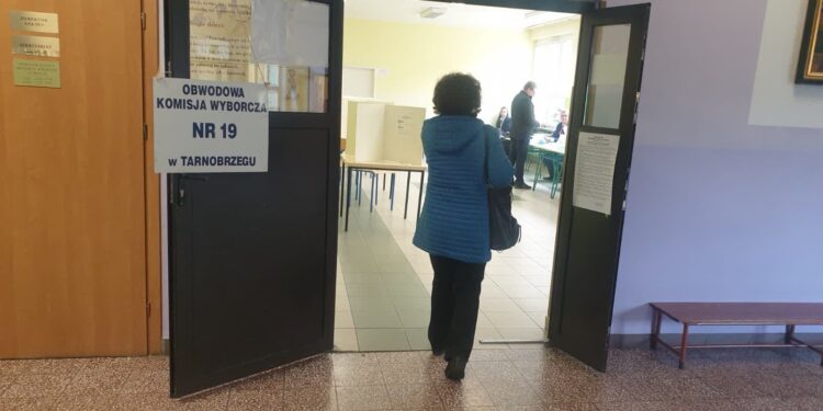 Tarnobrzeg: Frekwencja na godzinę 17.00