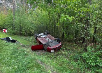 Mielec: 18-latek dachował na ul. Wojska Polskiego