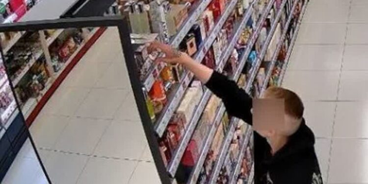 Tarnobrzeg: Złodzieje perfum ujęci chwilę po kradzieży