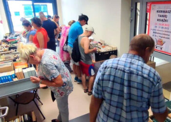 Stalowa Wola: Ruszył Kiermasz Taniej Książki w MBP
