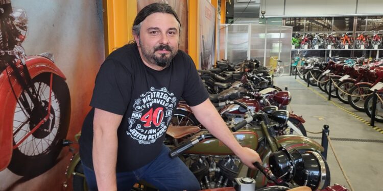 Karol Pająk twórca Retro Bazy w Sandomierzu