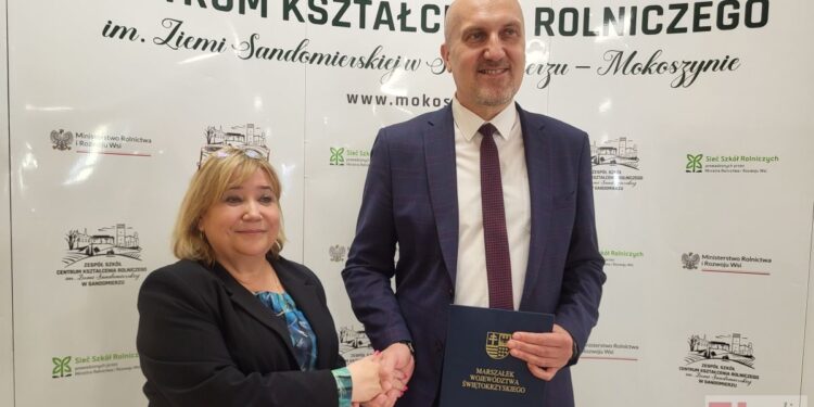 Sandomierz. W szkole w Mokoszynie będą dodatkowe kursy oraz szkolenia dla uczniów i nauczycieli