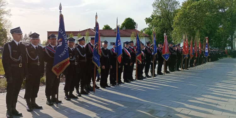 Zaleszany: Obchody Dnia Strażaka i przekazane 3 pojazdów pożarniczych