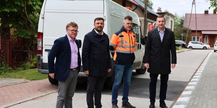 Mielec: Budowa zatoki parkingowej przy ul. Rynek Rzochowski