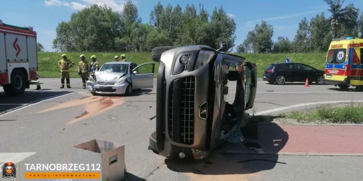 Tarnobrzeg: Wypadek przy wjeździe nad jezioro