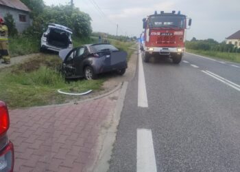 Pęchów: Ruch wahadłowy na dk9 po zderzeniu dwóch samochodów