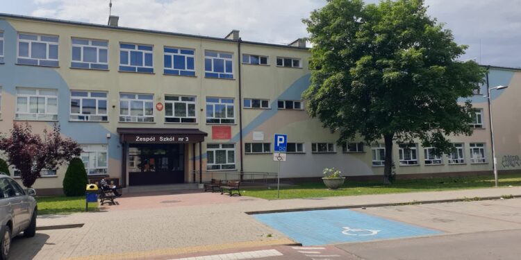 Tarnobrzeg: Roboty przeprowadzone w czterech szkołach pozwolą w przyszłości zaoszczędzić