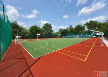 Nowa Dęba. Boisko przy dwójce oficjlalnie otwarte