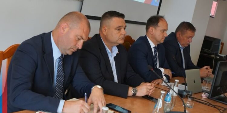 Dębica: Radni Powiatu Dębickiego jednogłośnie udzielili absolutorium…