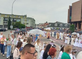 Tarnobrzeg: Procesja eucharystyczna w Uroczystość Najświętszego Ciała i Krwi Chrystusa