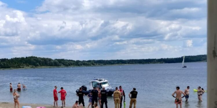 Tarnobrzeg: Akcja ratunkowa nad Jeziorem Tarnobrzeskim