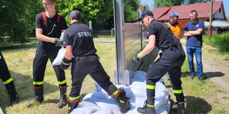 Tarnobrzeg. Ćwiczyli na wypadek powodzi