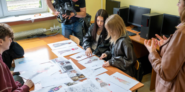 Stalowa Wola: Młodzież zaprojektowała stroje inspirowane Dolnym Nadsaniem