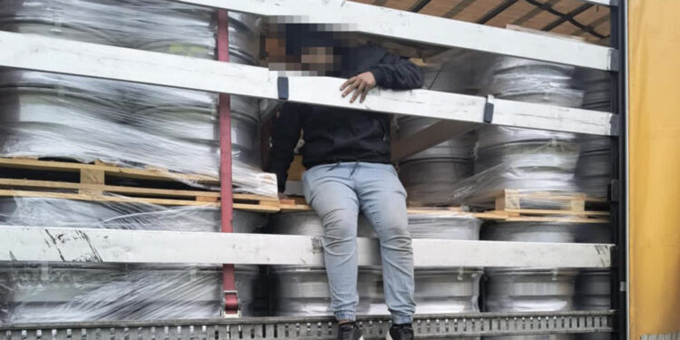 Region: Cudzoziemiec ukryty w ciężarówce