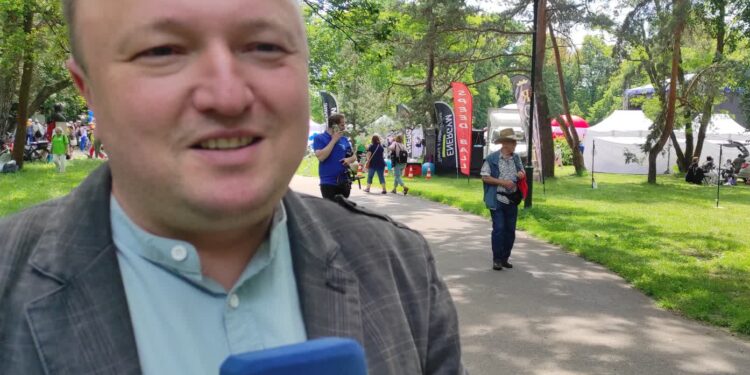 Mielec: Powstaje nowoczesne  boisko sportowe przy SP 13