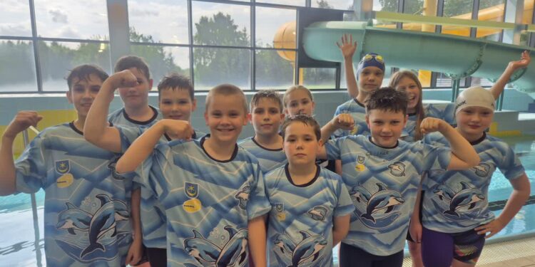 Tarnobrzeg: 16 medali UKS Delfin Tarnobrzeg w Zawodach Pływackich Dzieci – Dni Ziemi Ropczyckiej