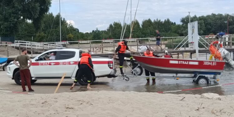 Tarnobrzeg: Trwa akcja ratunkowa nad Jeziorem Tarnobrzeskim