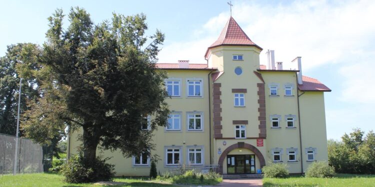 Tarnobrzeg: Budowa hali sportowej postępuje