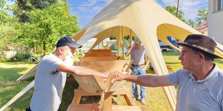 Wolina: Warsztaty szkutnicze dla każdego – weź udział w budowaniu łodzi