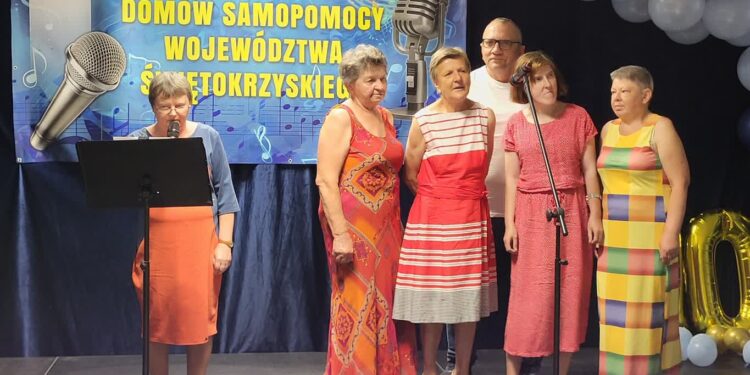 Obrazów. X Gala Piosenki Środowiskowych Domów Samopomocy