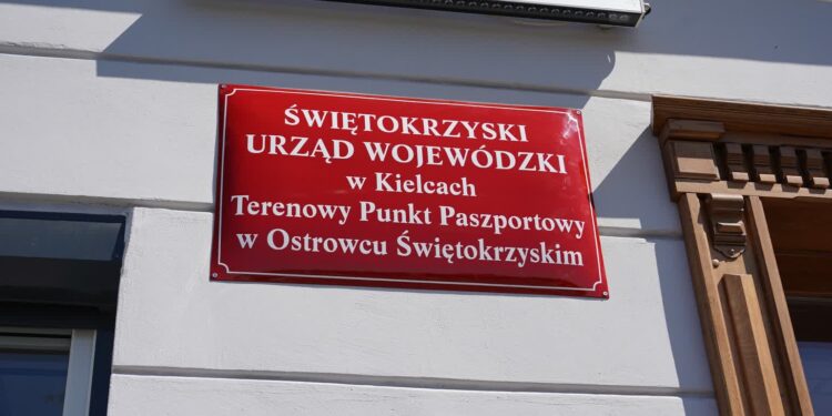 Ostrowiec Św.: Duże zainteresowanie Terenowym Punktem Paszportowym