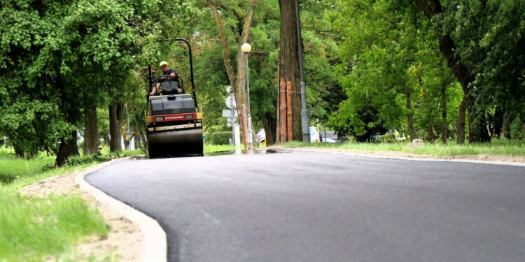Stalowa Wola: Trwa przebudowa i budowa ścieżek pieczo-rowerowych