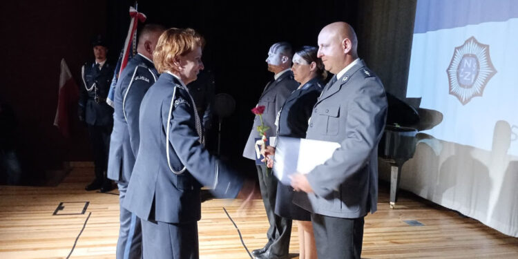 Nisko: Podziękowania, awanse i wyróżnienia dla niżańskich policjantów – za nami Święto Policji