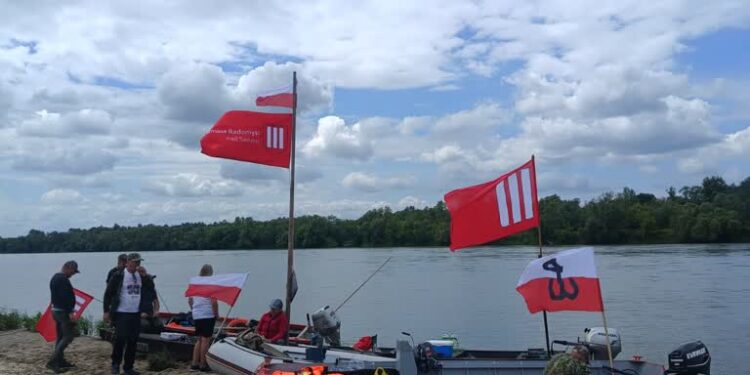 Z Radomyśla nad Sanem wyruszył I Patriotyczny Flis dla uczczenia Powstańców Warszawskich