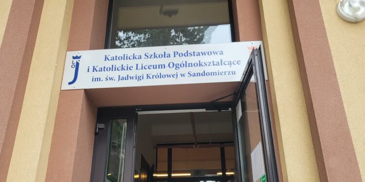 Sandomierz: Maturzyści odbierają wyniki egzaminu dojrzałości
