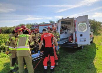 Daromin: Mężczyzna wpadł pod kombajn