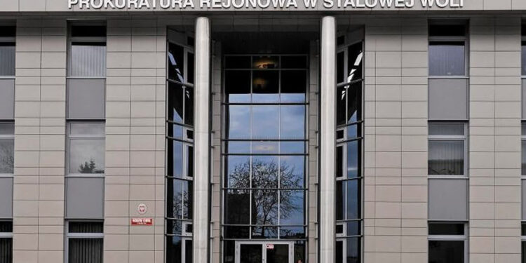 Stalowa Wola: 25-latka aresztowana za oblanie kobiety żrącą substancją – grozi jej do 20 lat więzienia