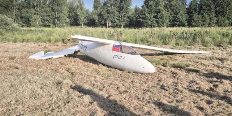 Musików: Szybowiec spadł na ziemię