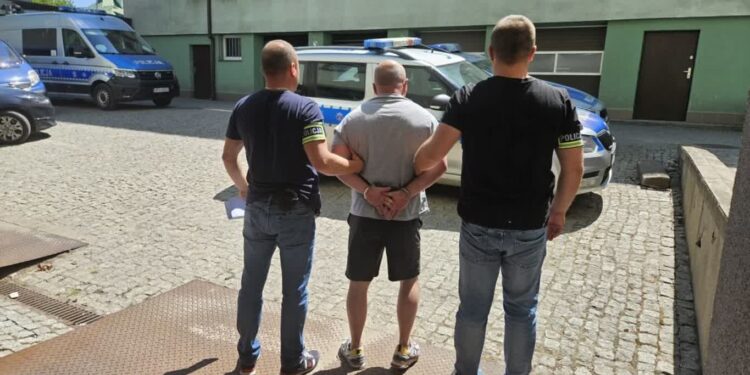 Ostrowiec Świętokrzyski: Zatrzymanie sprawcy włamania do jubilera