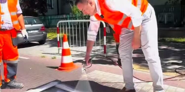 Mielec: Trwa malowanie przejść dla pieszych